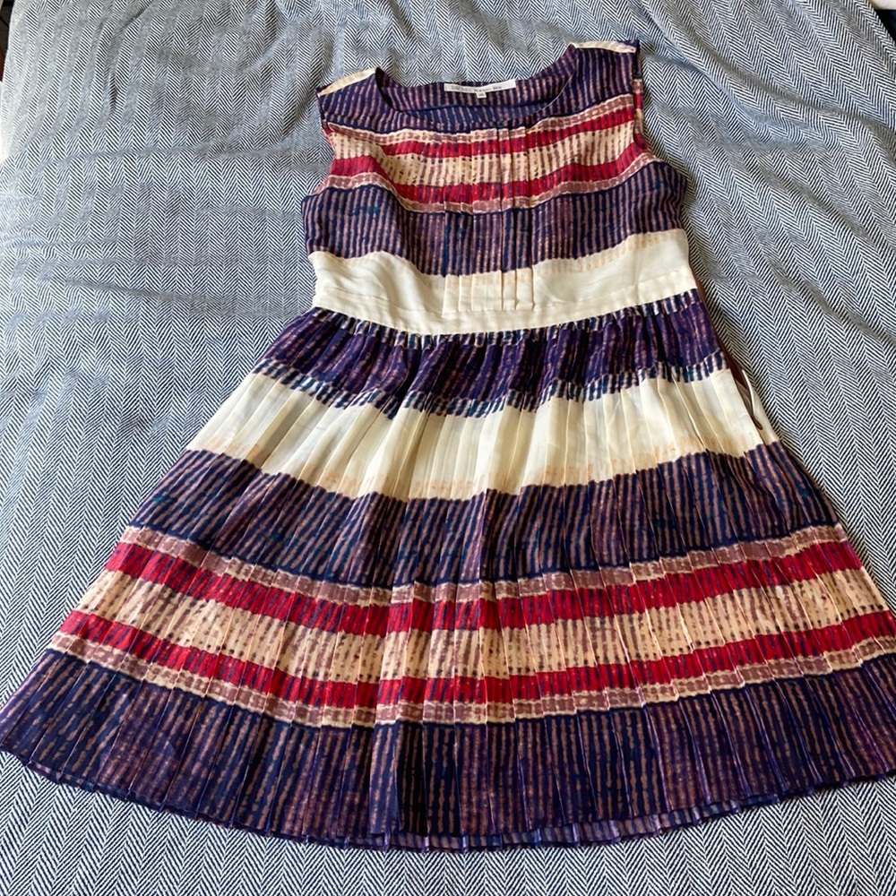 Rachel Roy Pleated dress with side pockets!
